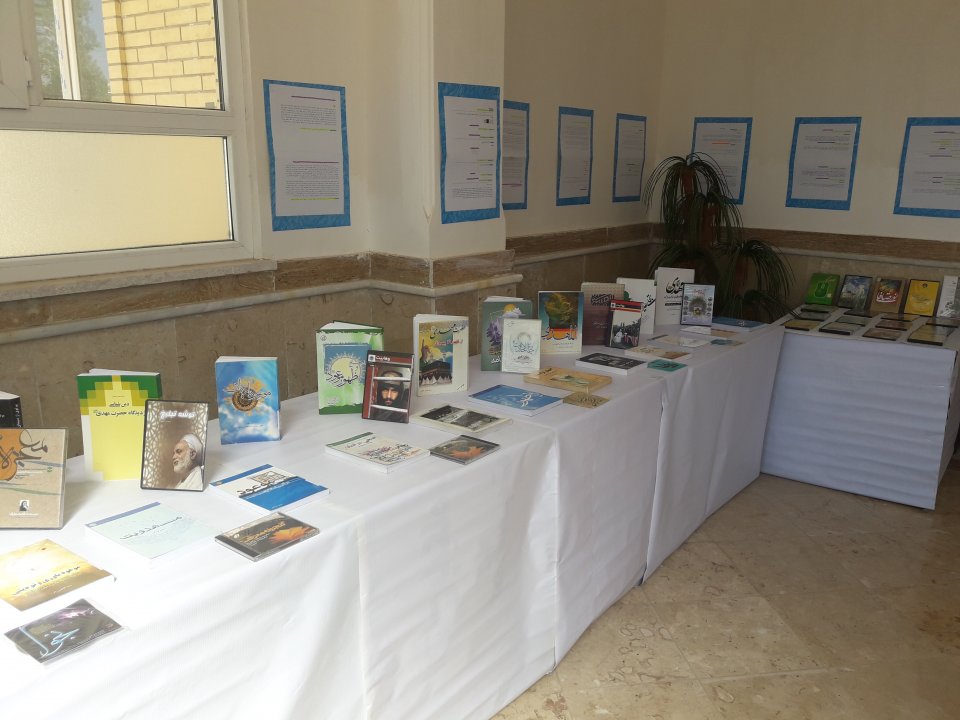 برگزاری نمایشگاه آثار مهدویت در مدرسه ایمانیه