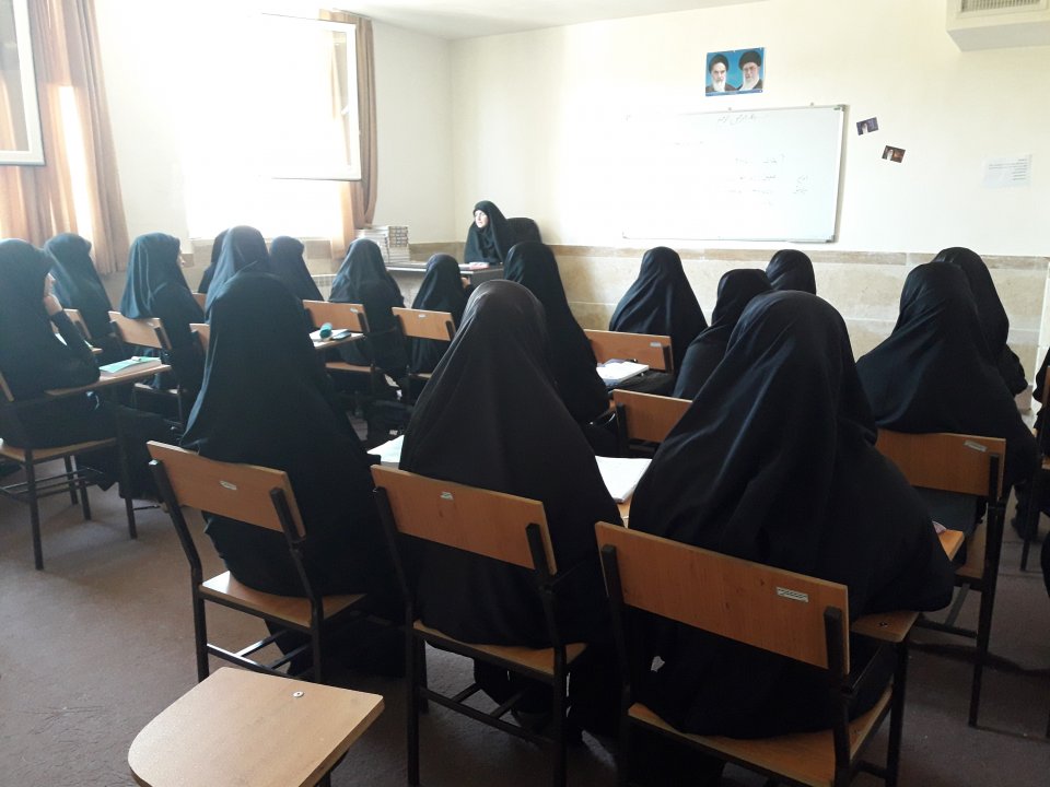 برگزاری کارگاه اخلاق پژوهشی در مدرسه ایمانیه تاکستان