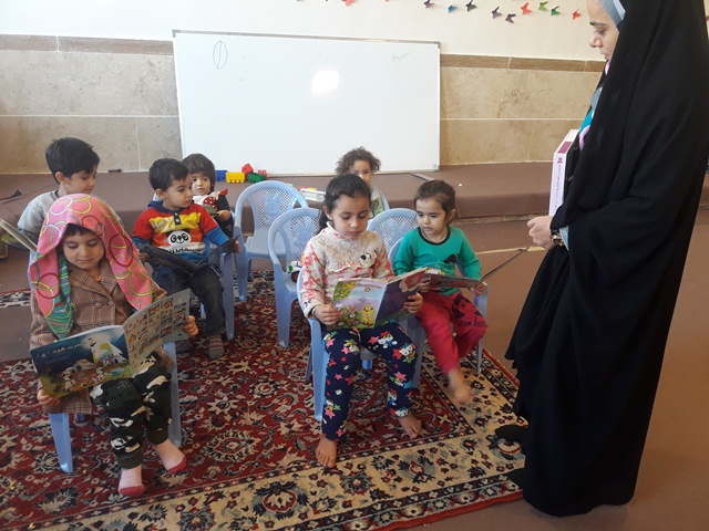 برگزاری ویژه برنامه کودک کتابخوان به مناسبت هفته کتاب و کتابخوانی در مدرسه ایمانیه تاکستان